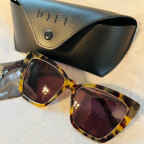 DIFF Tortoise Sunglasses LIKE NEW!